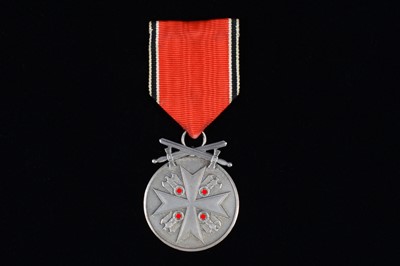 Lot 259 - A German Third Reich Order of the Eagle with swords