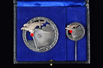 Lot 265 - A WWII German Kriegsmarine Blockade Rinner Badge and Pin Set