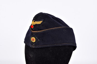 Lot 376 - A German Kriegsmarine U-Boat Officer's Overseas Side Cap