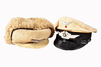 Lot 403 - A Luftwaffe Officer's Summer Visor Cap