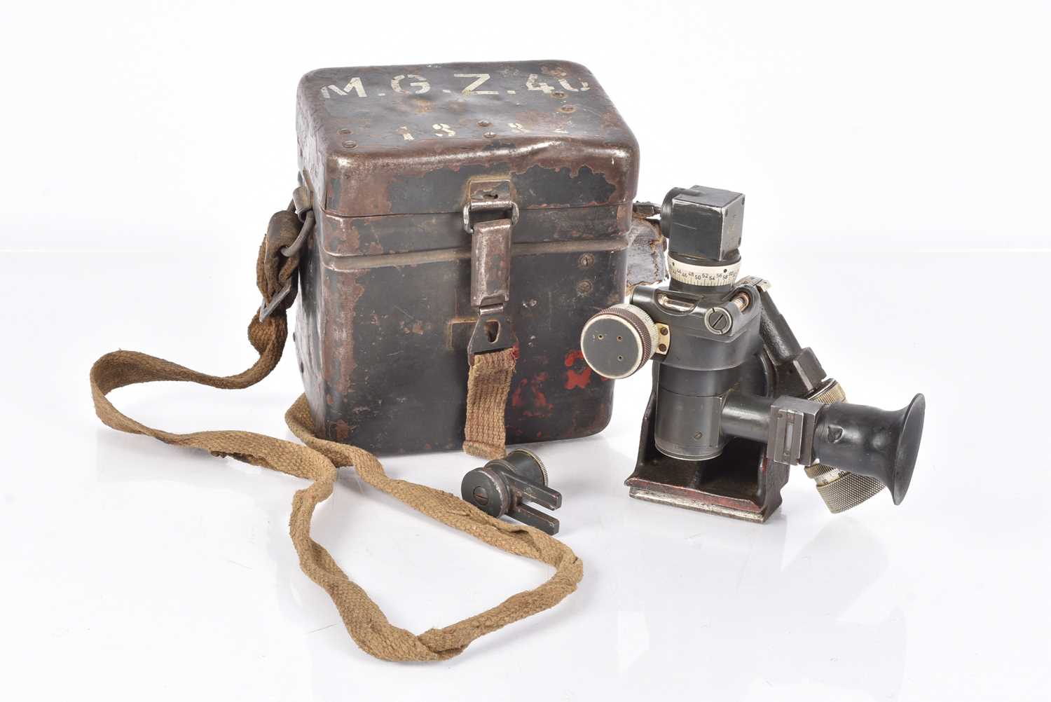 Lot 437 - A scarce MG34/42 Optical Sight and Case