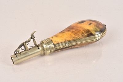 Lot 440 - A Vintage Horn Shot/Powder Flask