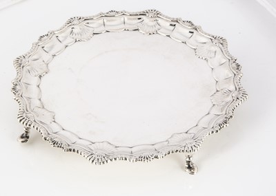 Lot 279 - An Edwardian silver card tray by the Barnard's