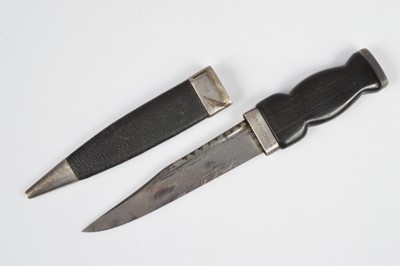 Lot 471 - A Scottish Regimental Sgian Dubh