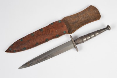 Lot 472 - An All Steel Drop Style Knife