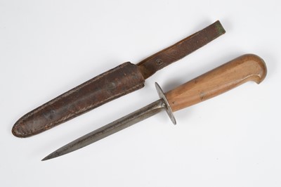 Lot 475 - A Belgian Fighting/Trench Knife