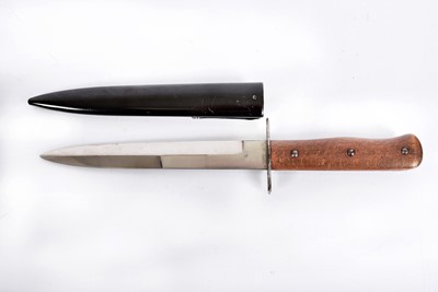 Lot 489 - A German Luftwaffe issue Boot Dagger