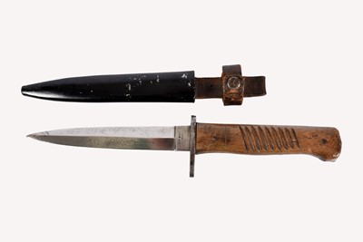 Lot 496 - A WWI Imperial German Fighting Knife by Ernst Busch