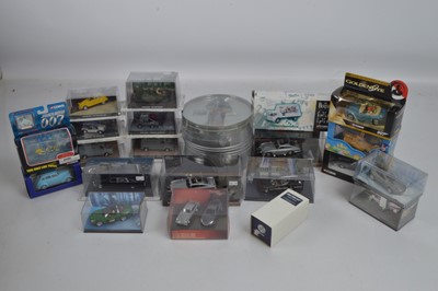 Lot 14 - Modern TV Film and Music Themed Models and Figures (23)