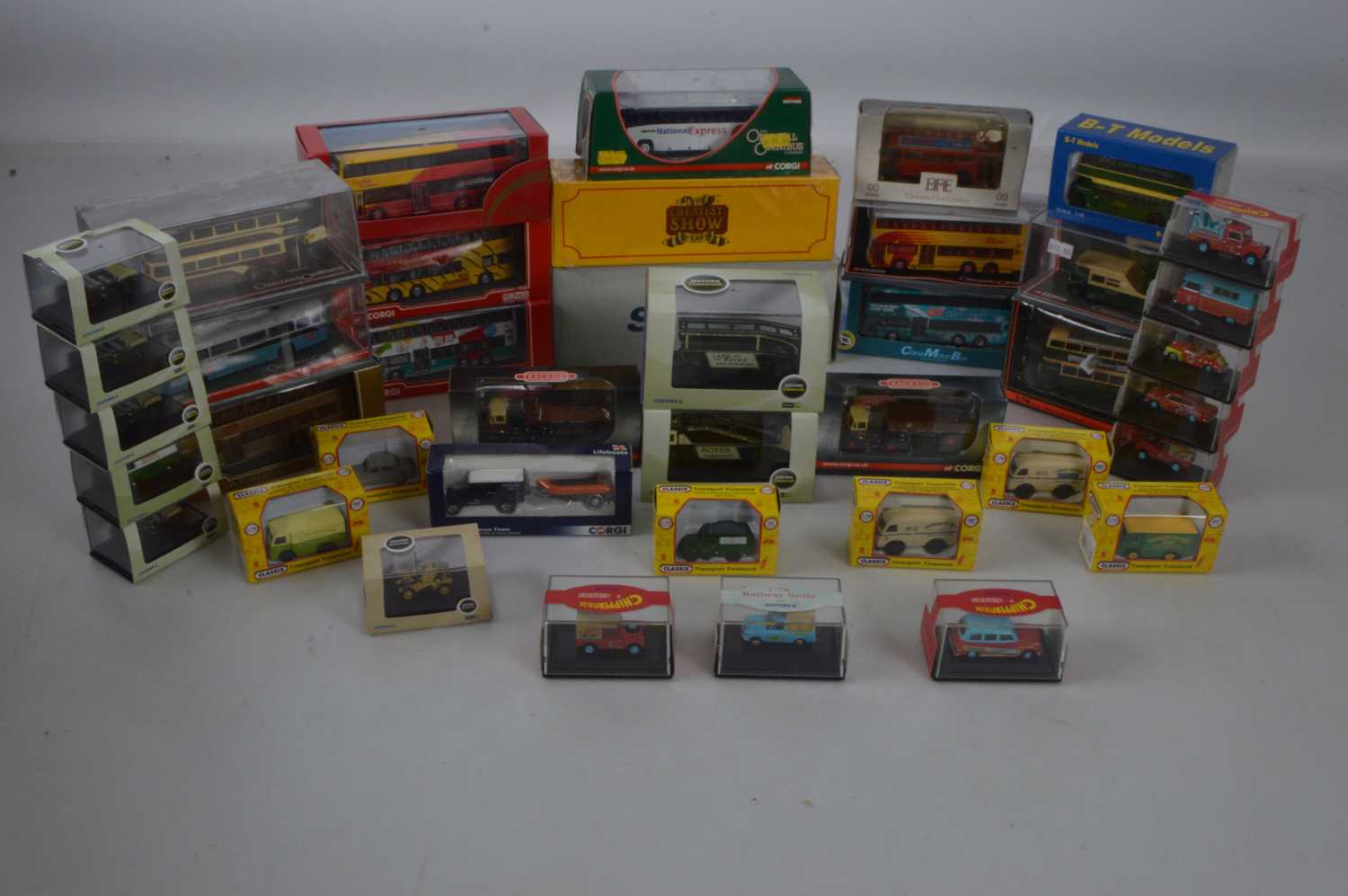 Lot 34 - Modern Diecast 1:76 Scale Vehicles (40)