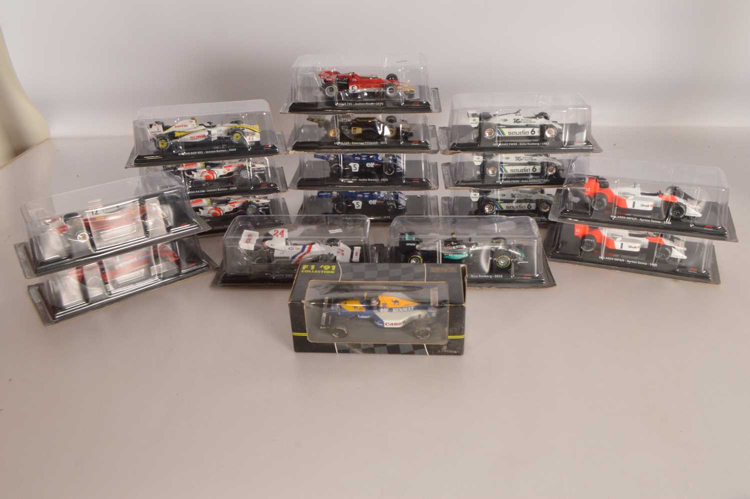 Lot 52 - Modern Diecast 1:24 Scale Formula One Cars (17)