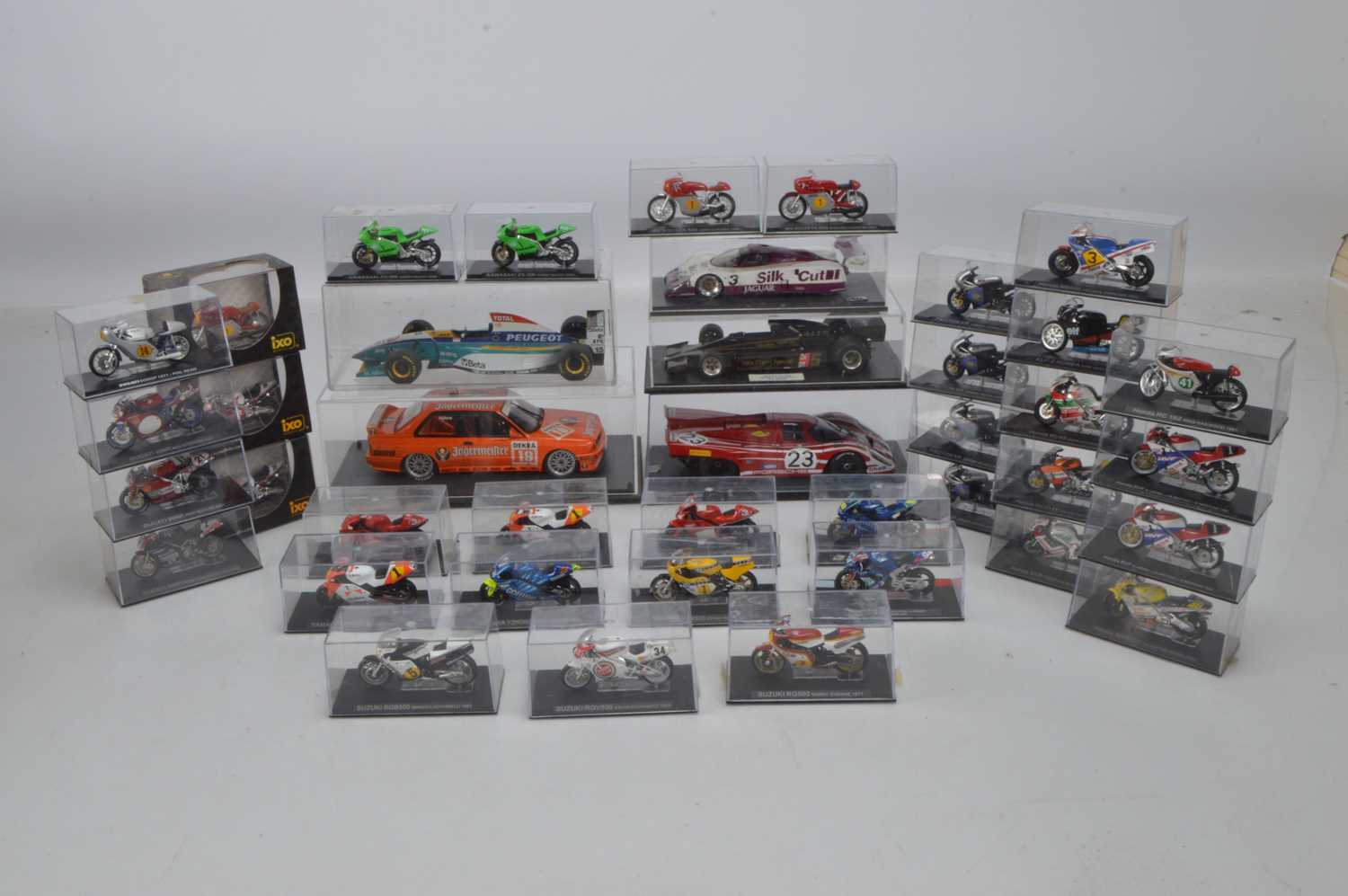Lot 53 - Modern Diecast 1:18 and 1:24 Scale Competition Cars and Motorbikes (40)