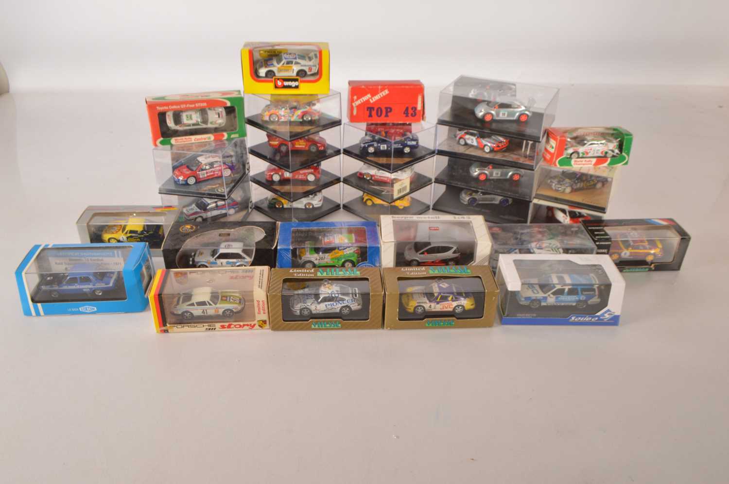 Lot 58 - Modern Diecast Vintage and Modern International Rally/Competition Cars (30)
