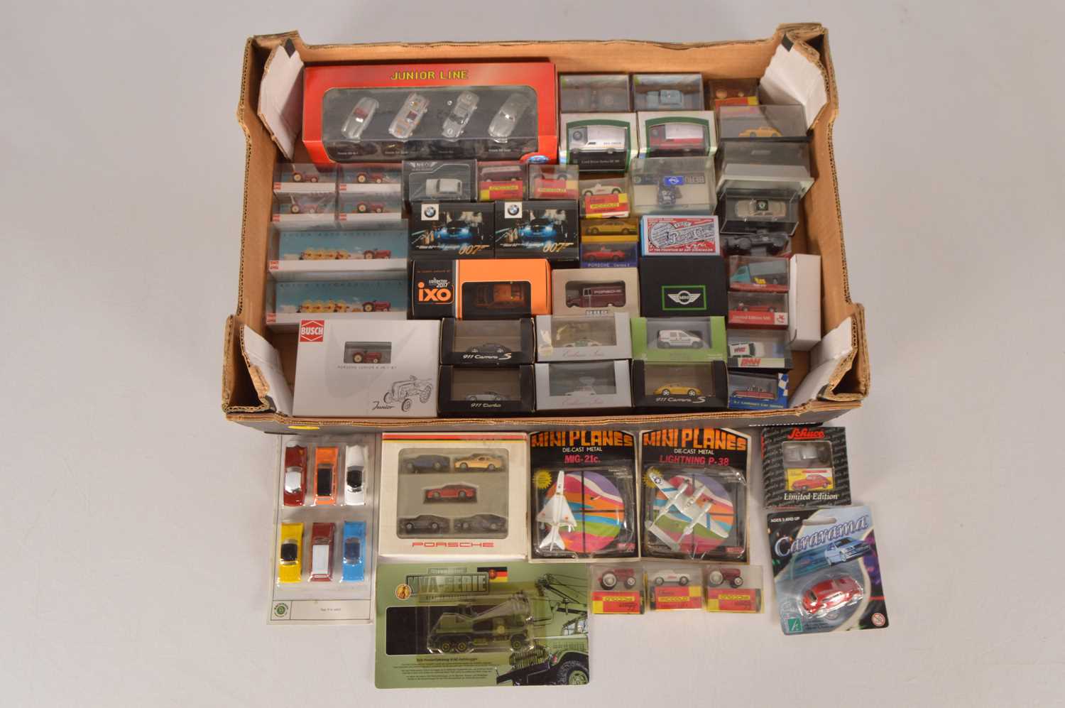 Lot 65 - Modern Diecast/Plastic Small Scale Model Vehicles Vintage and Modern (52)