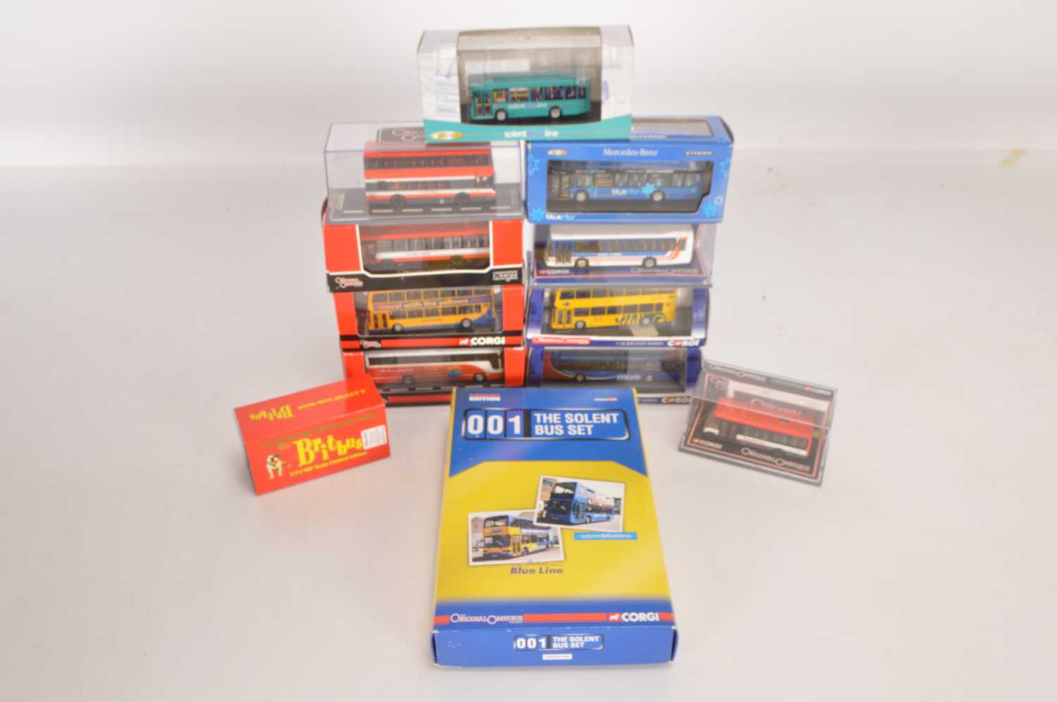 Lot 89 - Modern Diecast 1:76 Scale Hampshire and Wiltshire Modern Buses and Coaches (12)