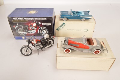 Lot 128 - Franklin Mint 1:10 Scale Triumph Bonneville and Danbury Mint 1:24 Scale Vintage Cars (3)