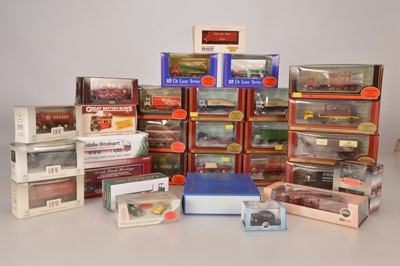 Lot 163 - Modern Diecast Trackside 1:76 Scale and N Gauge Models (32)