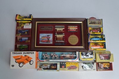 Lot 200 - Modern and Vintage Diecast Commercial and Private Vehicles (18)