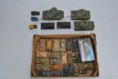 Lot 223 - Modern Diecast and Plastic Military Vehicles (32)