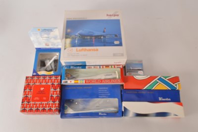 Lot 394 - Modern Diecast and Plastic Snap Together Civil Aviation Models (9)