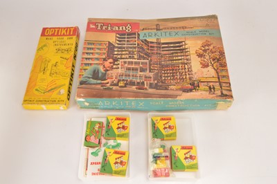 Lot 416 - Tri-ang Spot-On 1/42 Scale Arkitex  Set 3 Display Showroom/Shop set and small quantity of boxed and unboxed Idema plastic bricks and Optikit Construction Set (qty)