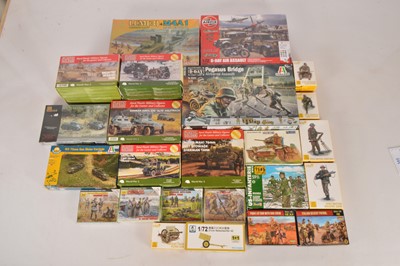 Lot 560 - Large collection of boxed 1/72 World War II Figures and Tanks and other Mechanised items (28)