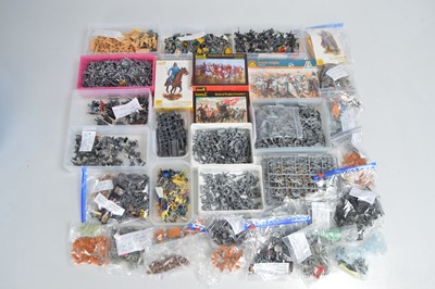 Lot 566 - Ancient Warriors 1/72 Scale figures by various makers most loose and sorted in sets (large qty)