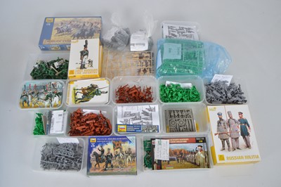 Lot 579 - Large collection 1/72 Scale mostly Russian Napoleonic Figures by various makers (5 card boxes, 10 standard food boxes, two very small boxes and two medium boxes, 2 bags and 14 sprues)
