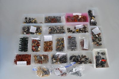 Lot 584 - Large collection 1/72 Scale European Renaissance Era figures (medium boxes 10, standard food boxes 9 and 3 bags)