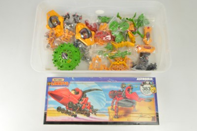 Lot 627 - Britains 1/32 unboxed Aliens Space series figures and space craft and boxed Matchbox Linkits 383 piece Astromil set (qty)