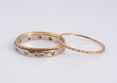 Lot 4 - An 18ct white & yellow gold wedding band