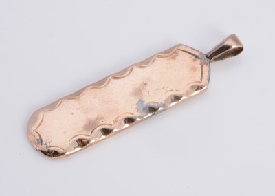 Lot 8 - A yellow metal ingot shaped pendant