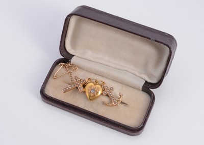 Lot 11 - A 15ct gold antique 'faith, love, hope'  brooch