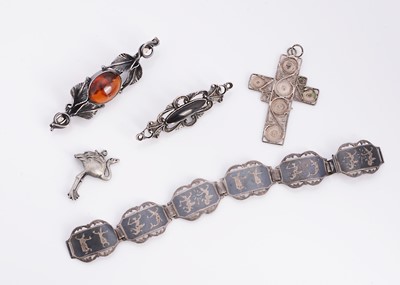 Lot 13 - A collection of white metal items