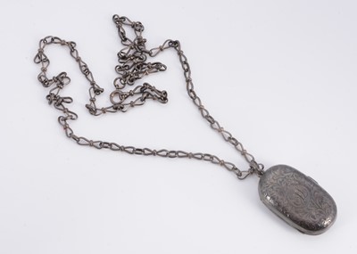 Lot 22 - A silver sovereign case on chain
