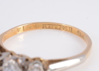 Lot 28 - A 18ct & platinum 3 stone diamond ring