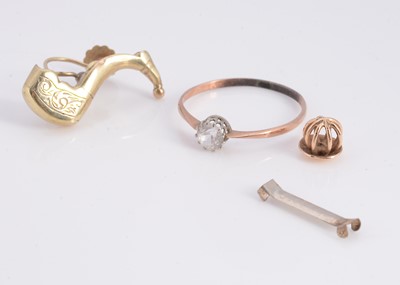 Lot 29 - A collection of 9ct items