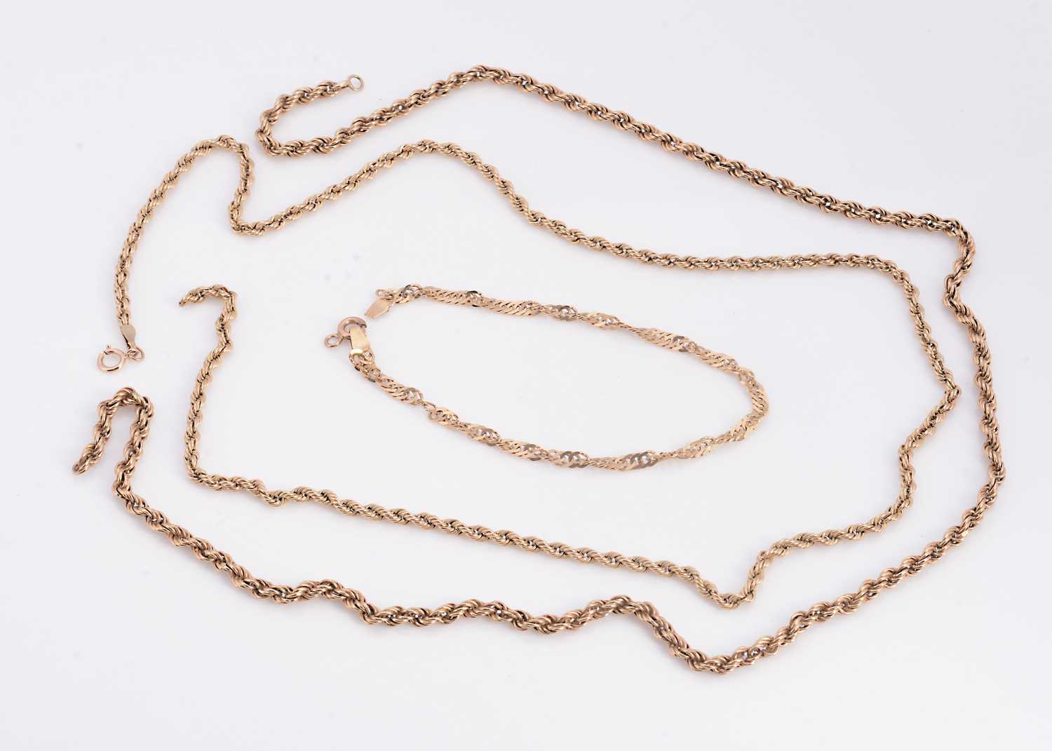 Lot 33 - A collection of 9ct gold items