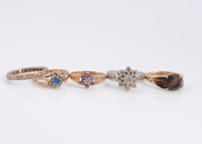 Lot 37 - Five 9ct gold rings