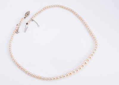 Lot 44 - A 9ct gold pearl cultured pearl necklace