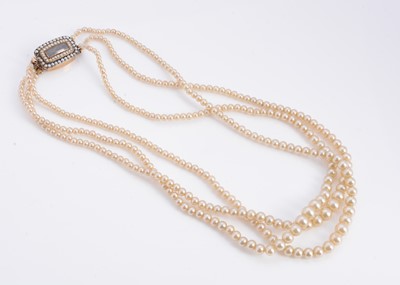 Lot 45 - A 9ct clasp simulated pearl necklace