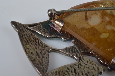 Lot 51 - A large & glass & enamel Pat Cheney 'Chene d'Glas' brooch