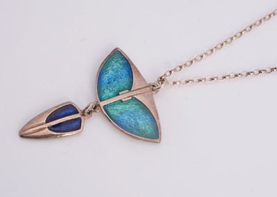 Lot 55 - An silver enamelled Pat Cheney pendant necklace