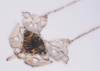 Lot 56 - An silver enamelled & glass Pat Cheney 'Chene d'Glas' three part necklace