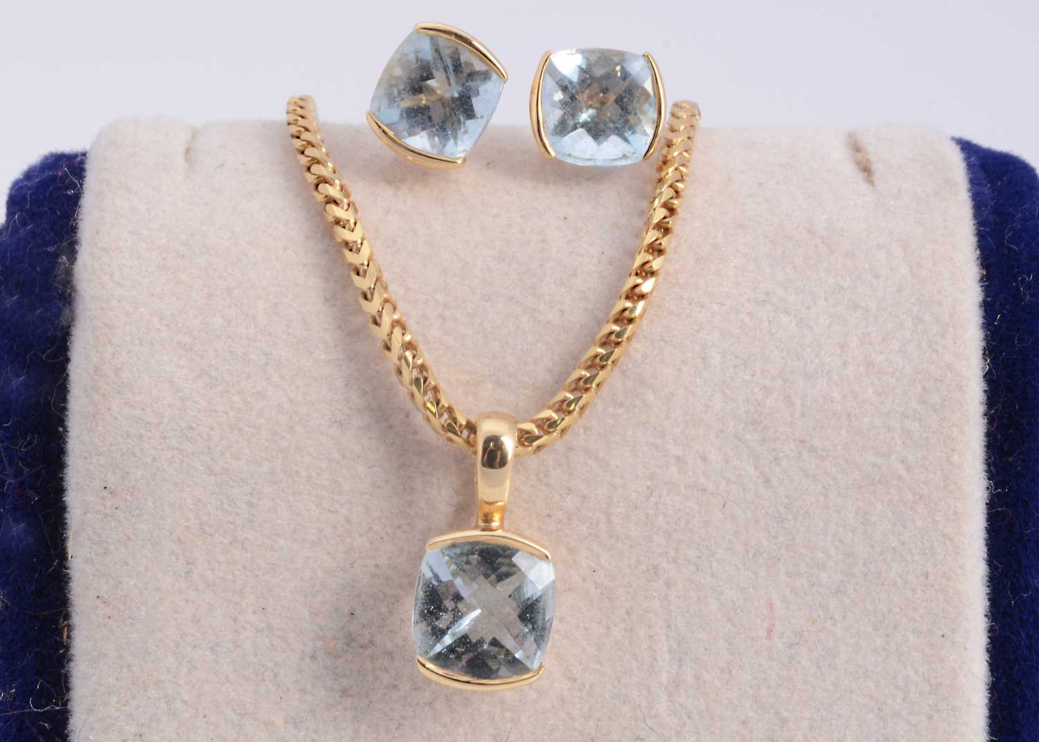 Lot 60 - A 18ct gold aquamarine cushion shaped pendant necklace & matching aquamarine stud earrings