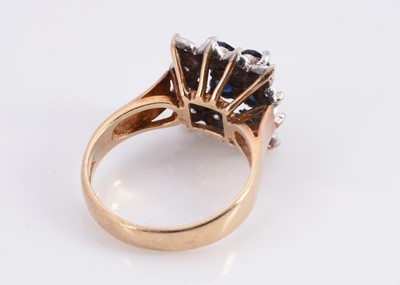 Lot 77 - A 9ct gold sapphire & diamond cluster ring
