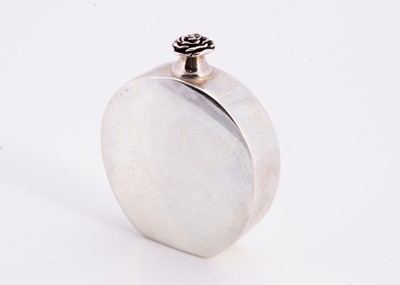 Lot 92 - A small silver scent flask