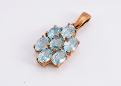 Lot 94 - A 9 ct gold zircon set pendant