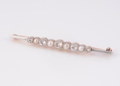 Lot 99 - A diamond & pearl set bar brooch