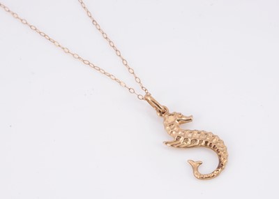 Lot 103 - A yellow metal seahorse pendant necklace
